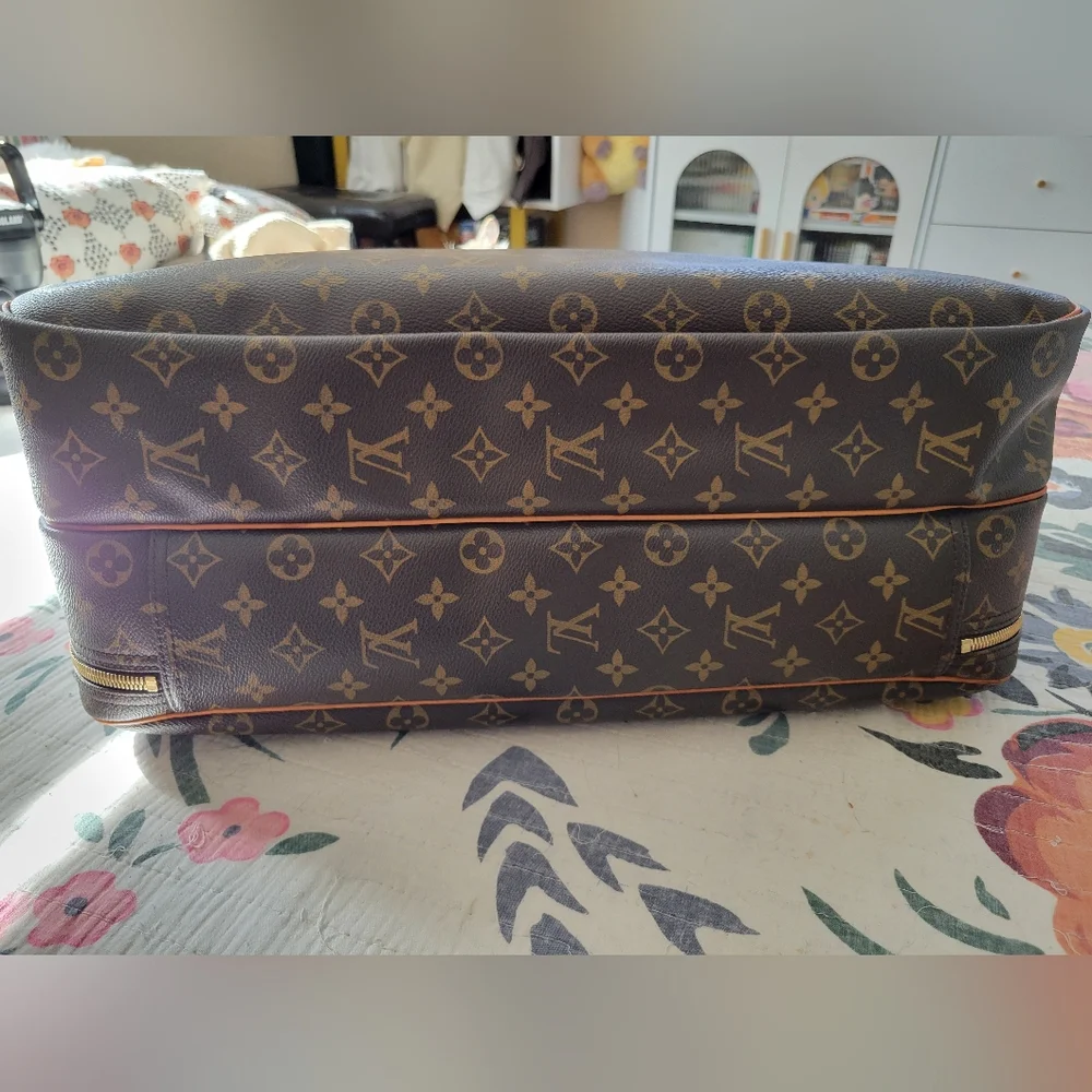LOUIS VUITTON ALIZÉ 24 HOUR TRAVEL BAG WITH STRAP - Picture 8 of 16